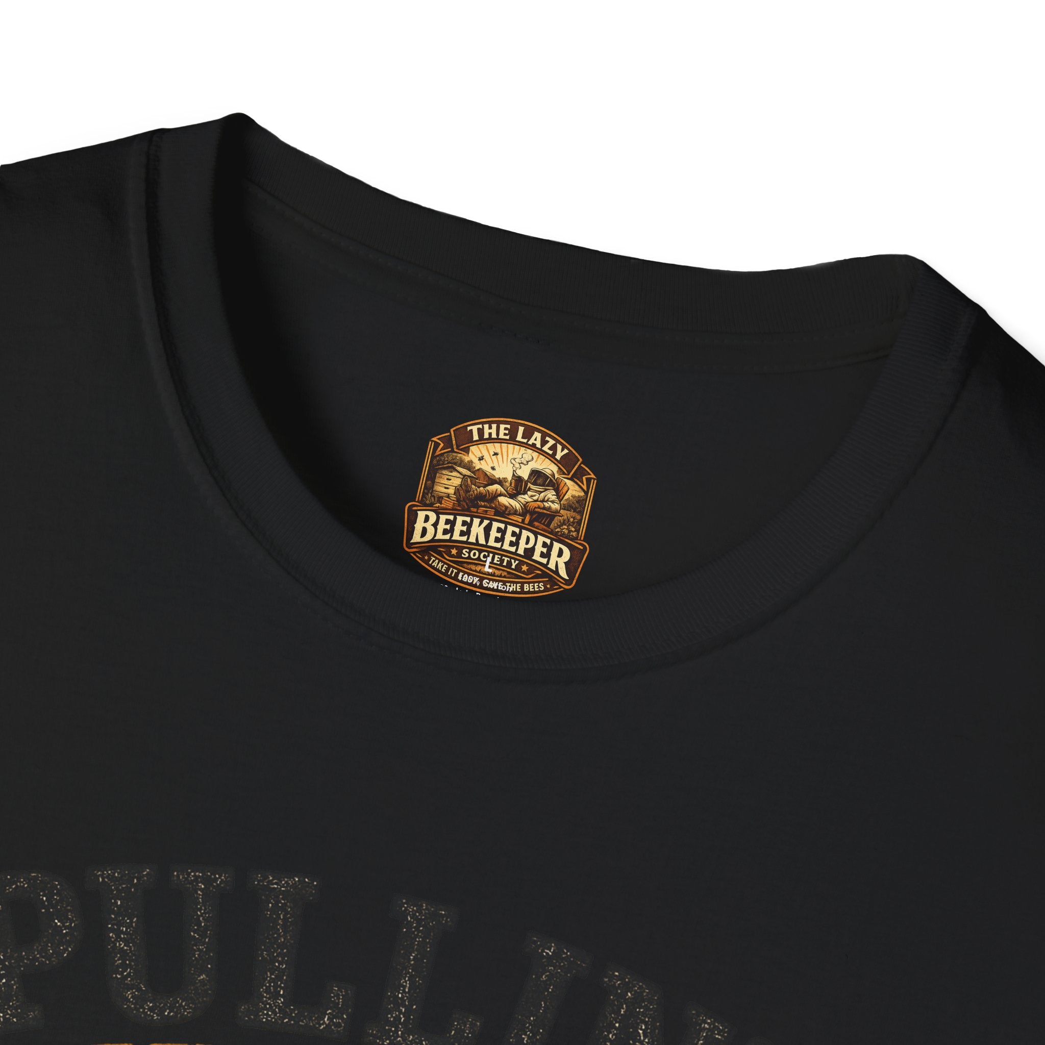 Pullin' Supers Imker-T-Shirt — Built Different