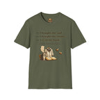 T-Shirt — Humorvolles Literatur-T-Shirt: „Ich kaufte den Anzug. Ich kaufte den Smoker. Ich las das Buch.“