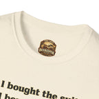 T-Shirt — Humorvolles Literatur-T-Shirt: „Ich kaufte den Anzug. Ich kaufte den Smoker. Ich las das Buch.“