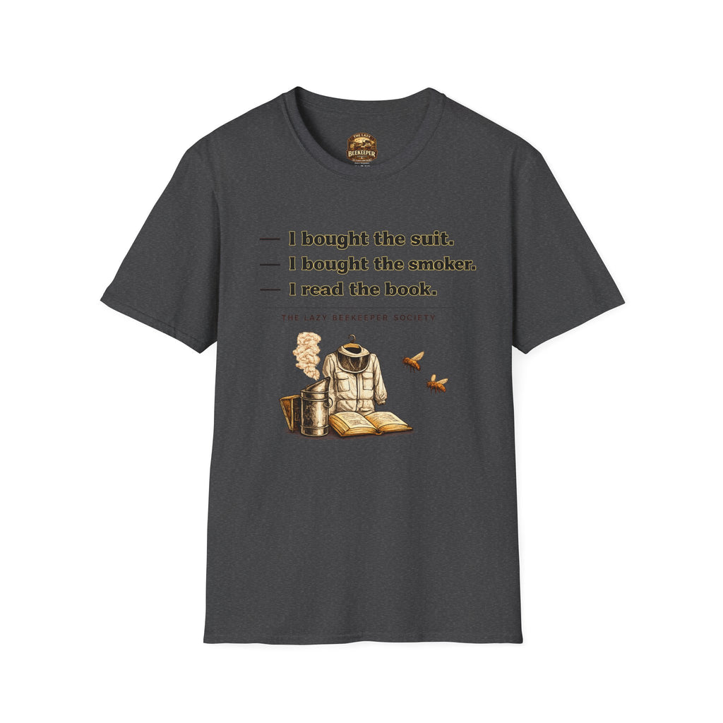 T-Shirt — Humorvolles Literatur-T-Shirt: „Ich kaufte den Anzug. Ich kaufte den Smoker. Ich las das Buch.“