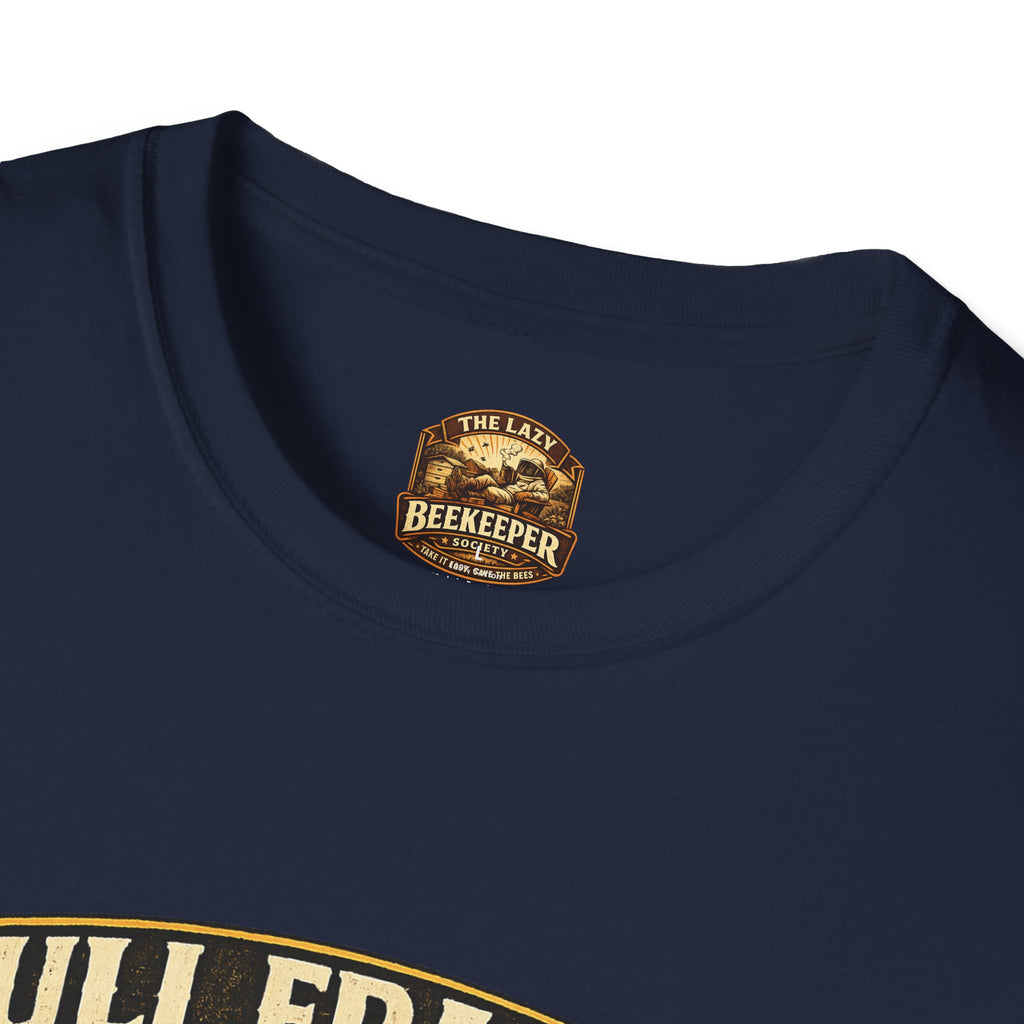 T-Shirt „Pull Frames Drink Coffee“ – Imker Kaffee & Waben Grafik-T-Shirt