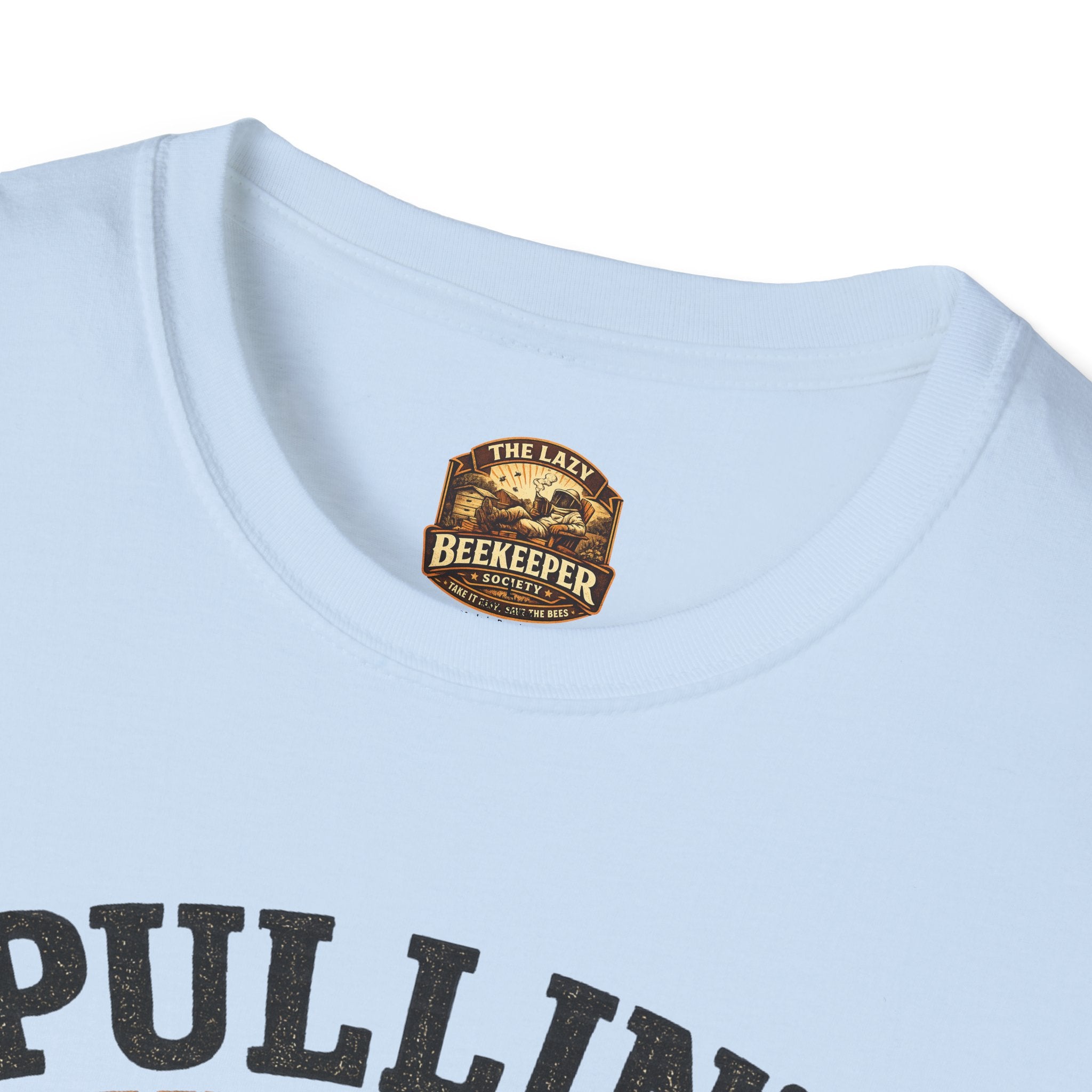 Pullin' Supers Imker-T-Shirt — Built Different
