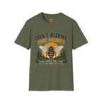 Don't Hurry The Honey T-Shirt — Retro Bienen-Grafik-T-Shirt (Gut Ding will Weile haben)