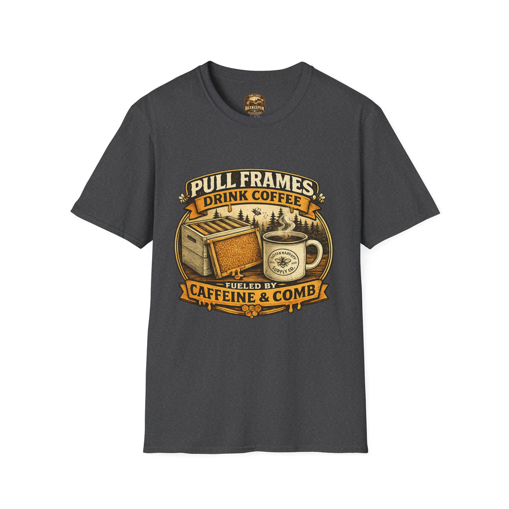 T-Shirt „Pull Frames Drink Coffee“ – Imker Kaffee & Waben Grafik-T-Shirt