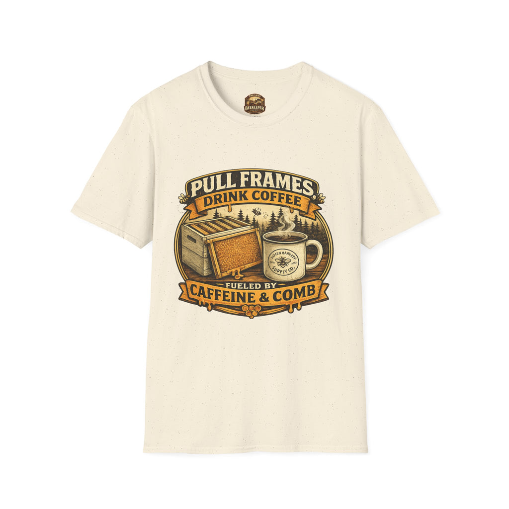 T-Shirt „Pull Frames Drink Coffee“ – Imker Kaffee & Waben Grafik-T-Shirt